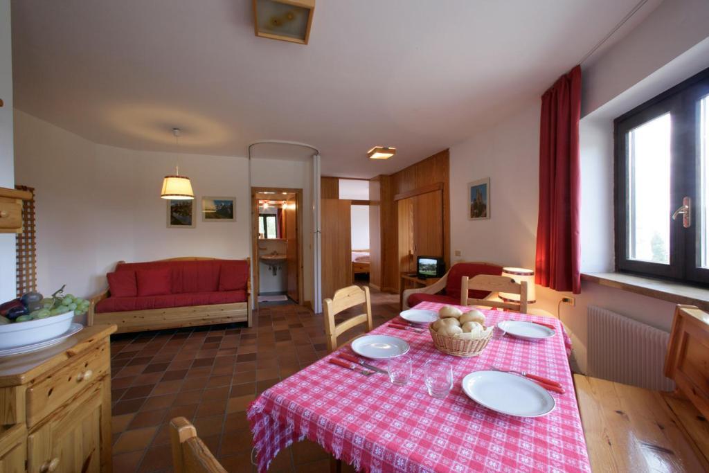 Apartments Gonzaga Canazei Ruang foto
