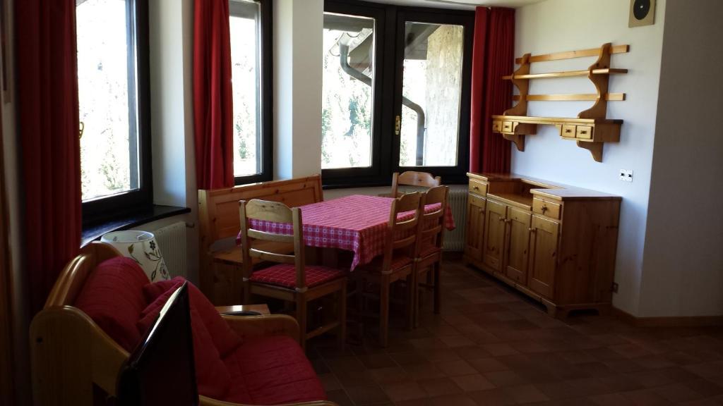 Apartments Gonzaga Canazei Ruang foto