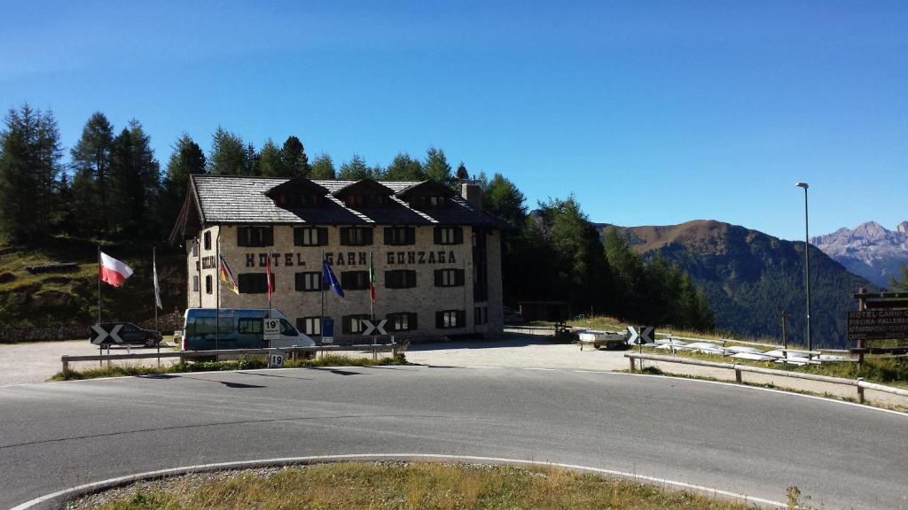 Apartments Gonzaga Canazei Bagian luar foto